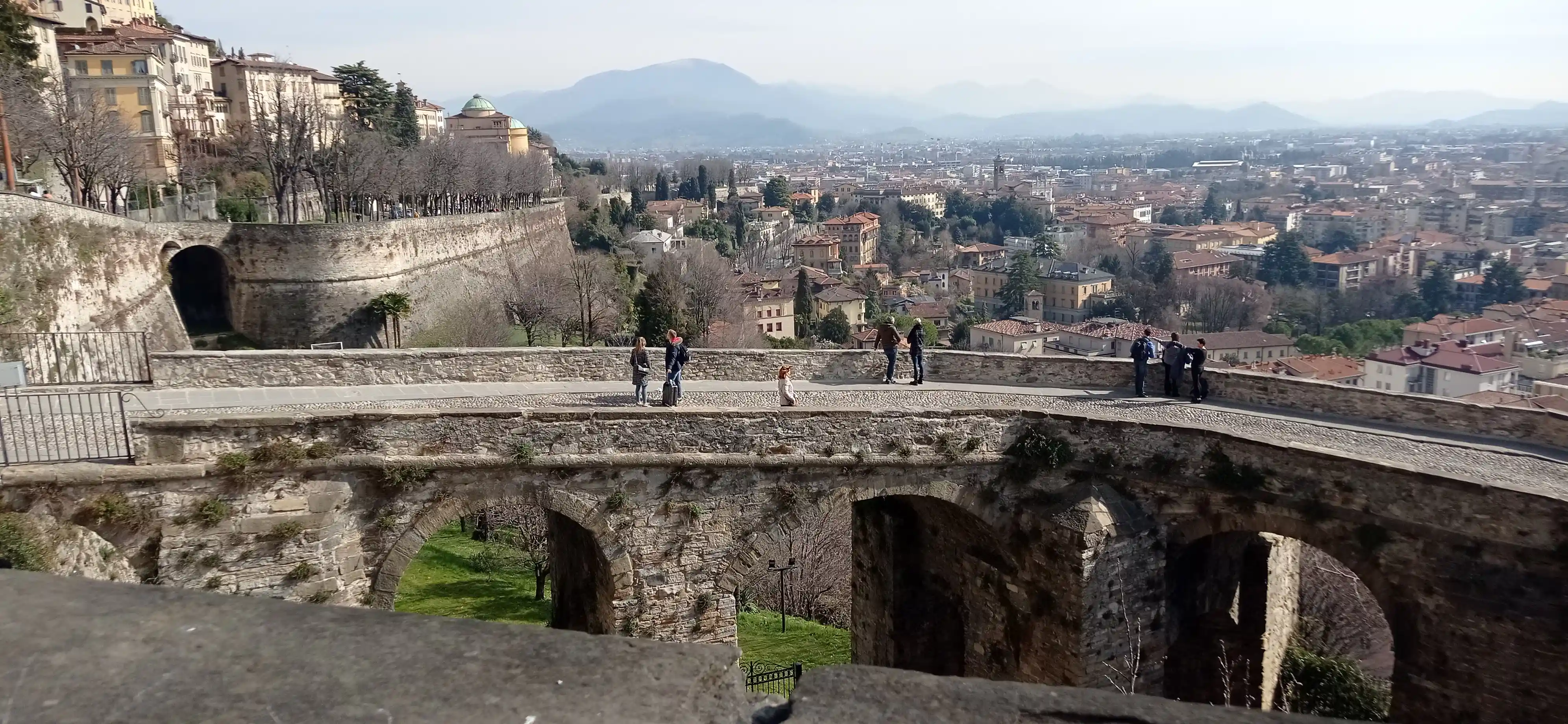 Passeggiando per Via Sant'Alessandro